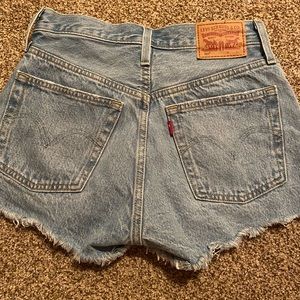Levi’s 501 shorts light wash